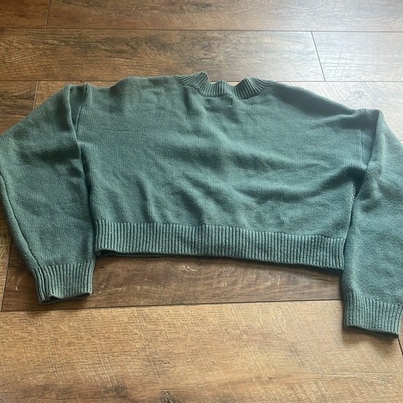 Hollister crop sweater size XS - Picture 2 of 2